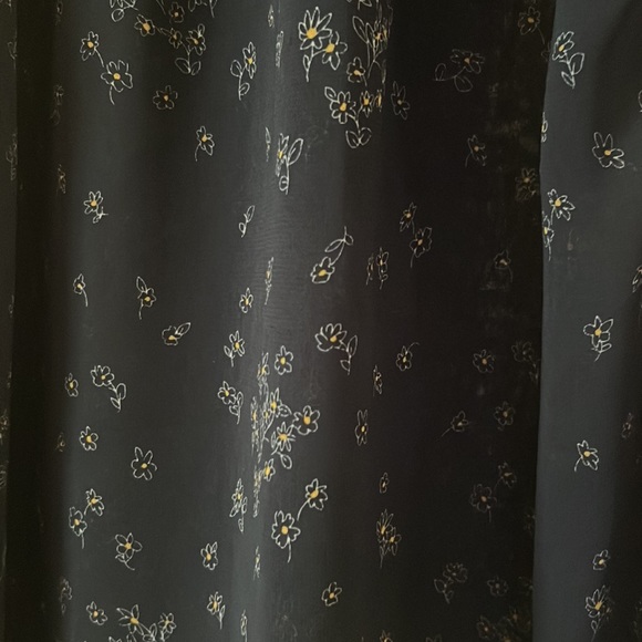 Cabi Sleeveless Blouse Navy with Flower print XL. V neck - Picture 5 of 5